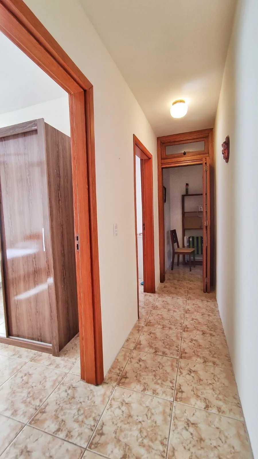 Imagem Casa com 4 Quartos e 2 banheiros e 2 Suites à Venda, 153 m² por R$ 990.000