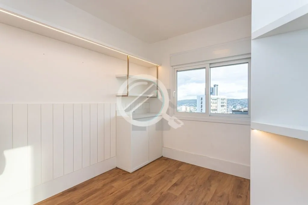 Imagem Apartamento de 2 dormitórios de 71 m² mobiliado e decorado em alto padrão. Suíte, banheiro socia...