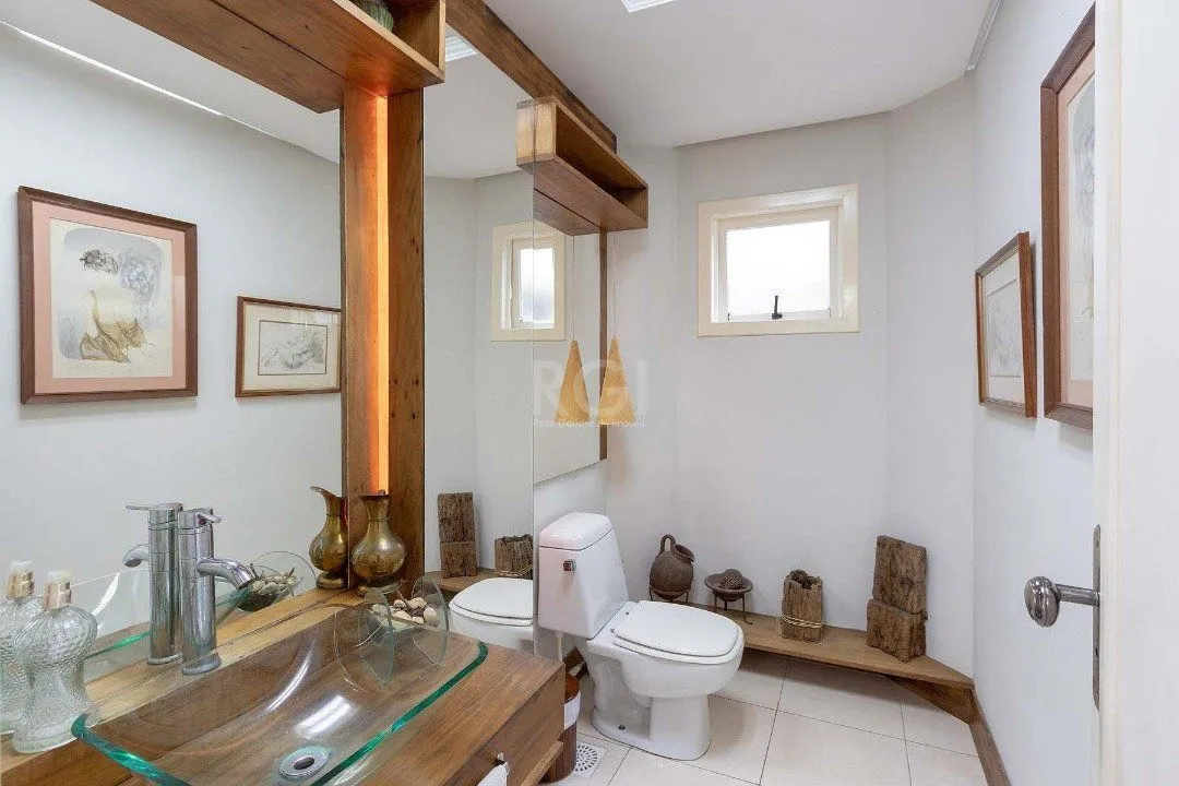 Imagem Casa para Venda com 4 dormitórios no bairro Hípica