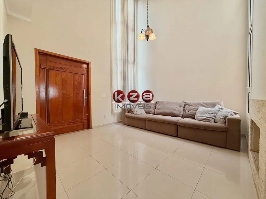 Imagem Casa em Condomínio à Venda em Valinhos-SP, Condomínio Vivenda das Cerejeiras, 3 quartos, 1 suíte, 2 salas, 4 banheiros, 4 vagas, 238m².