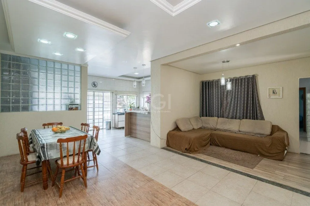 Imagem Casa para Venda - 259m², 4 dormitórios, sendo 1 suites, 4 vagas - Coronel Aparício Borges