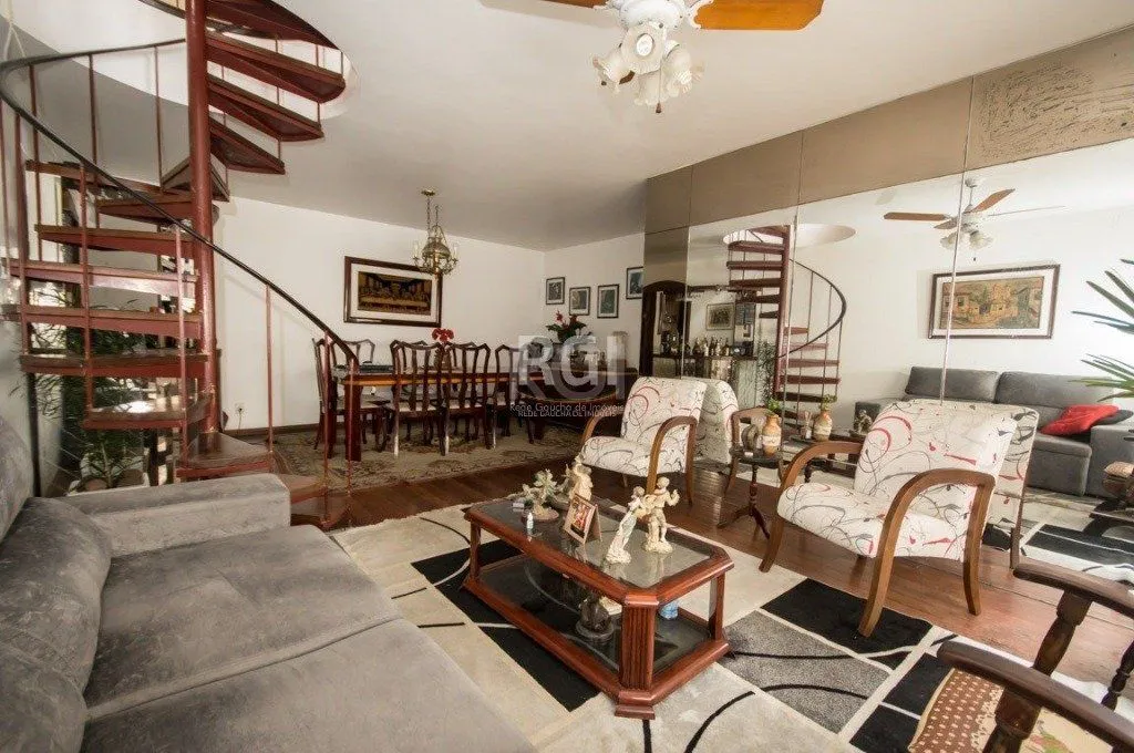 Imagem Cobertura para Venda - 237.88m², 3 dormitórios, sendo 1 suites, 2 vagas - Moinhos de Vento