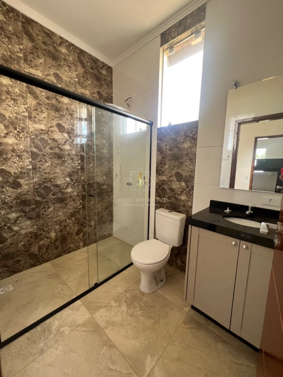 Imagem Casa com piscina para locação temporada em Guaratuba para 12 pessoas, (500 metros do mar)
