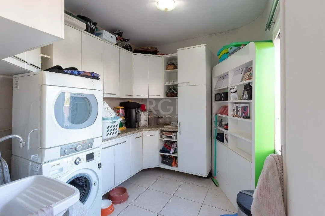 Imagem Casa para Venda com 4 dormitórios no bairro Hípica