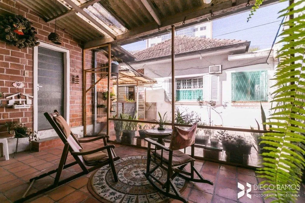 Imagem Casa para Venda - 198m², 3 dormitórios, sendo 1 suites, 4 vagas - Petrópolis
