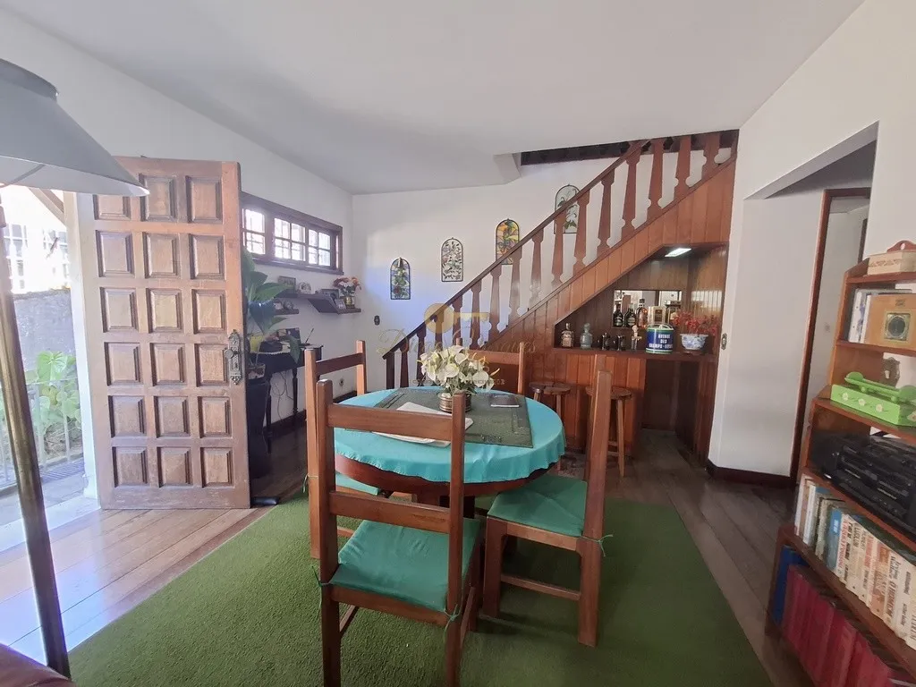 Imagem Casa para Venda em Teresópolis / RJ no bairro Golfe