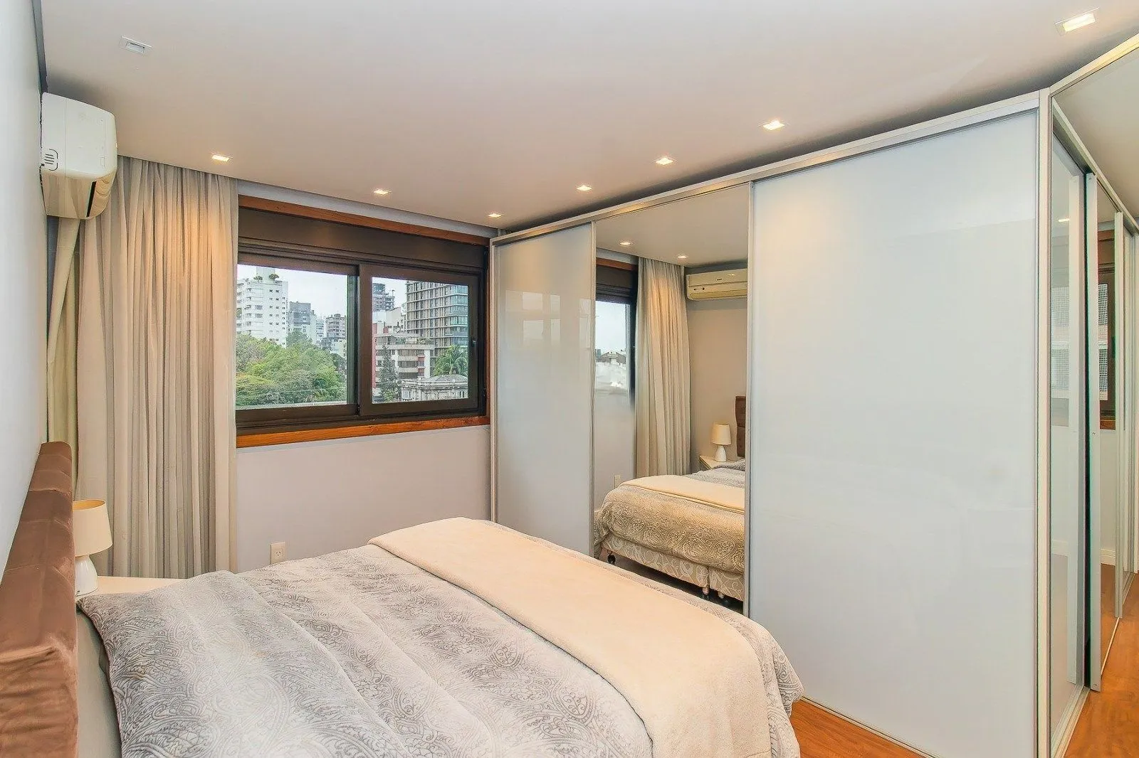 Imagem Apartamento Reformado e Mobiliado com 101m² e 2 Vagas no Coração do Rio Branco