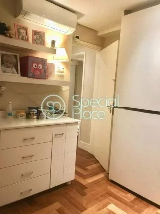 Imagem Apartamento com 204m², andar alto em Moema Índios. Ensolarado, sala ampla integrada a varanda gour...