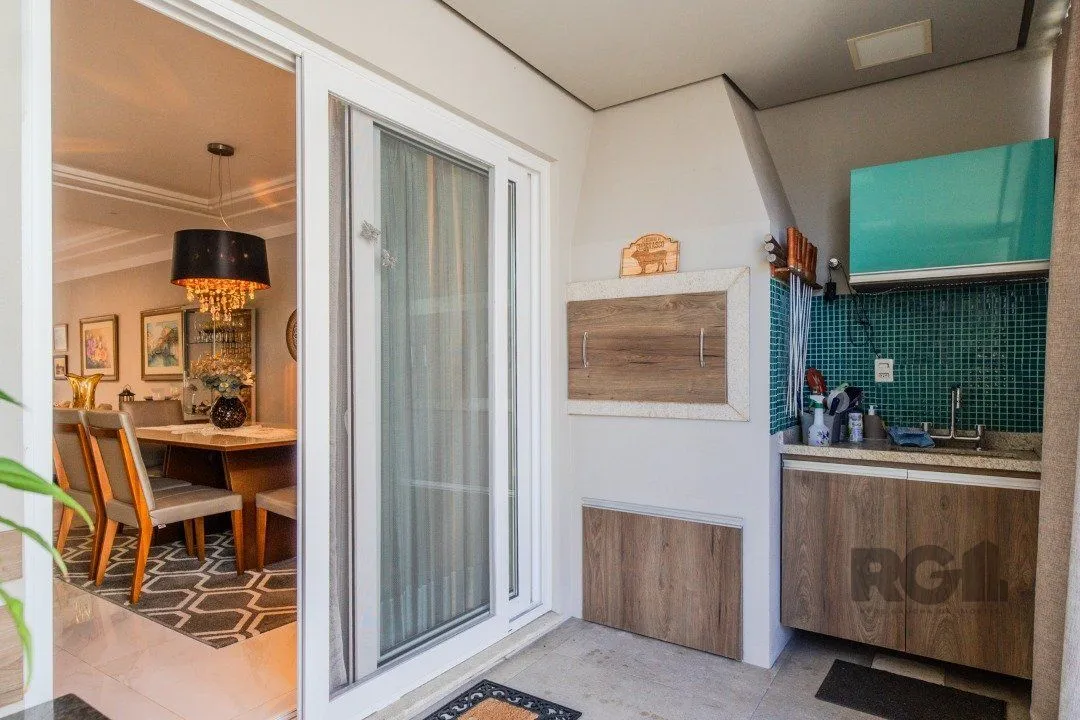 Imagem Casa de Condomínio com Arquitetura Exclusiva e Ambientes Sofisticados