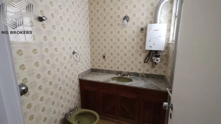 Imagem Imóvel Exclusivo na Tijuca: Apartamento com 4 Quartos, 2 Suítes, 3 Salas, 4 Vagas de Garagem e 160m² - Rio de Janeiro-RJ