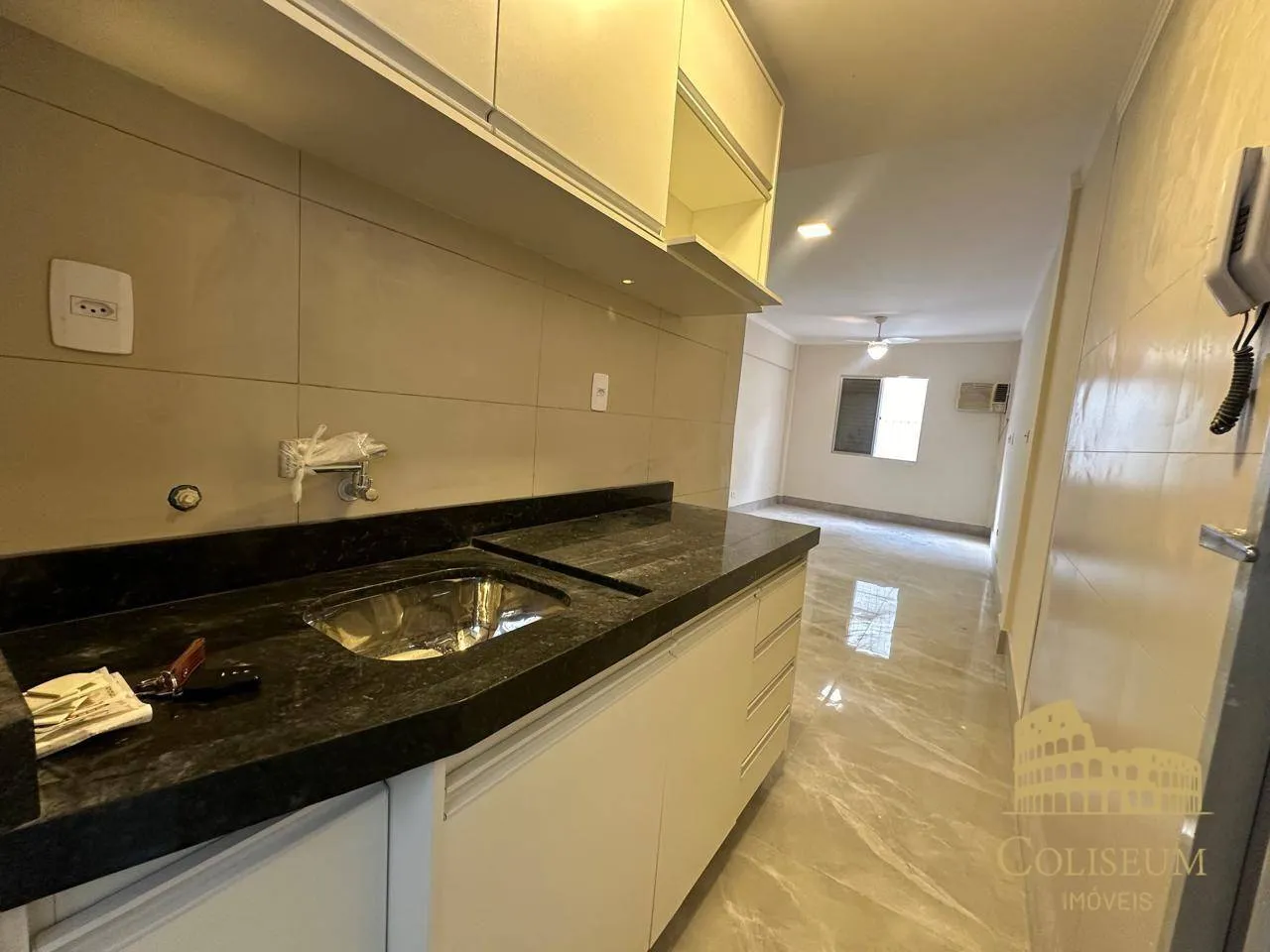 Imagem Kitnet com 1 dormitório à venda, 33 m² por R$ 220.000,00 - Canto do Forte - Praia Grande/SP