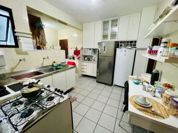 Imagem Apartamento bem localizado e amplo com três quartos a venda na Pituba