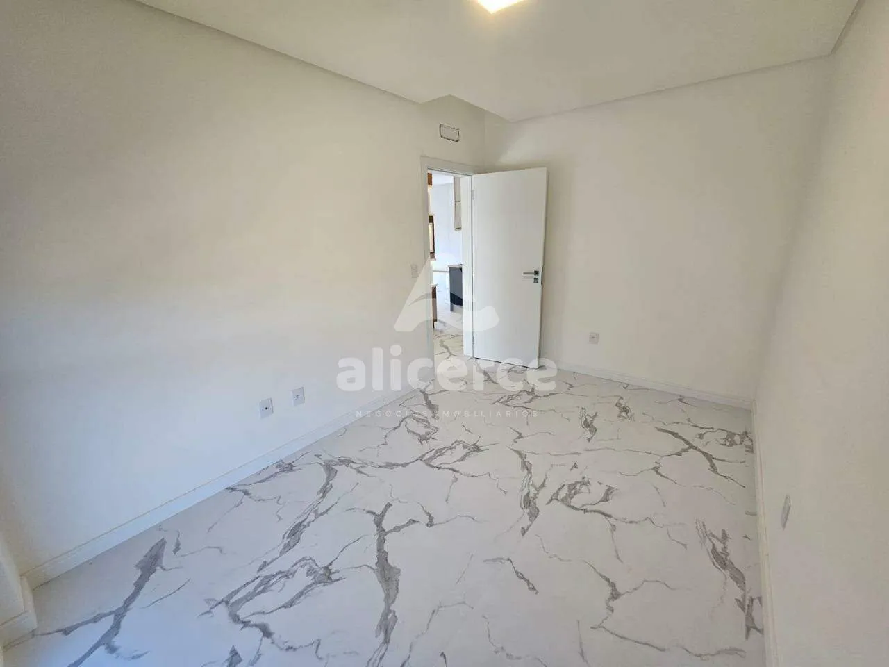 Imagem Apartamento à venda com 2 quartos , 58m² em Praia Grande Governador Celso Ramos