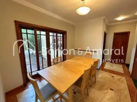 Imagem "Luxuosa Residência de 822m² com Suítes Master, Área de Lazer Completa e Acabamento de Alto Padrão"