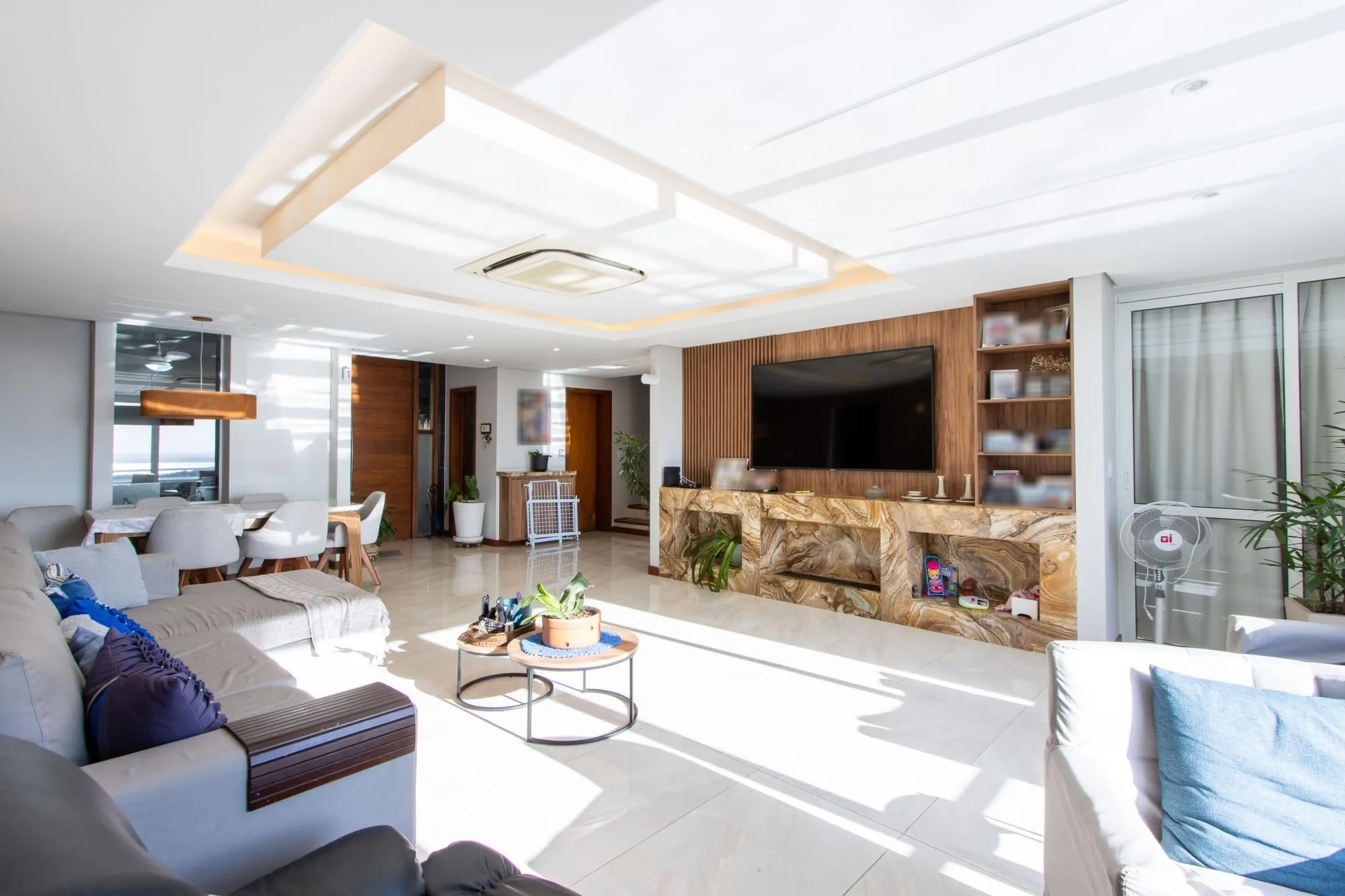 Imagem Casa 4 dormitórios com elevador