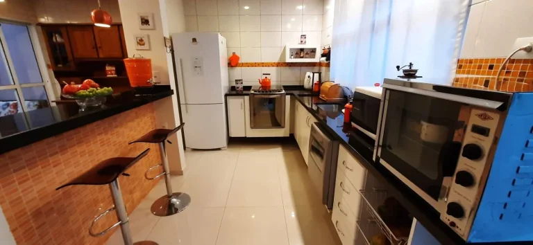 Imagem Sobrado 175 m² 3 domitorios 4 Vagas Estuda Permuta menor Valor no Litoral