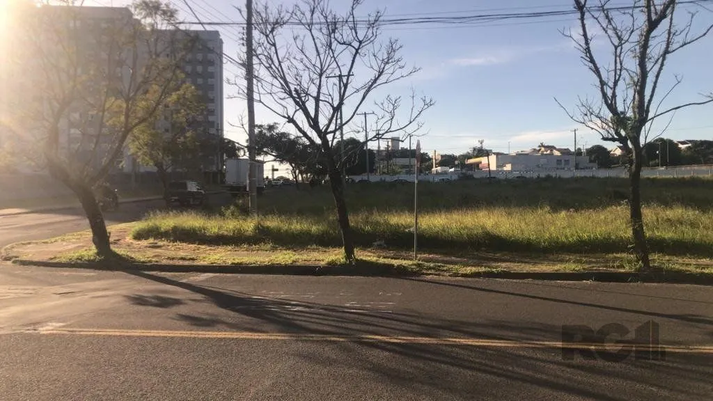 Imagem Amplo terreno com 4.704m²