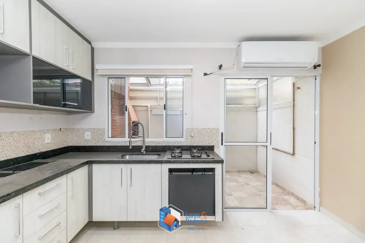 Imagem Casa no condomínio Residencial Erika para venda com 3 quartos, sendo 2 suítes, 100m²