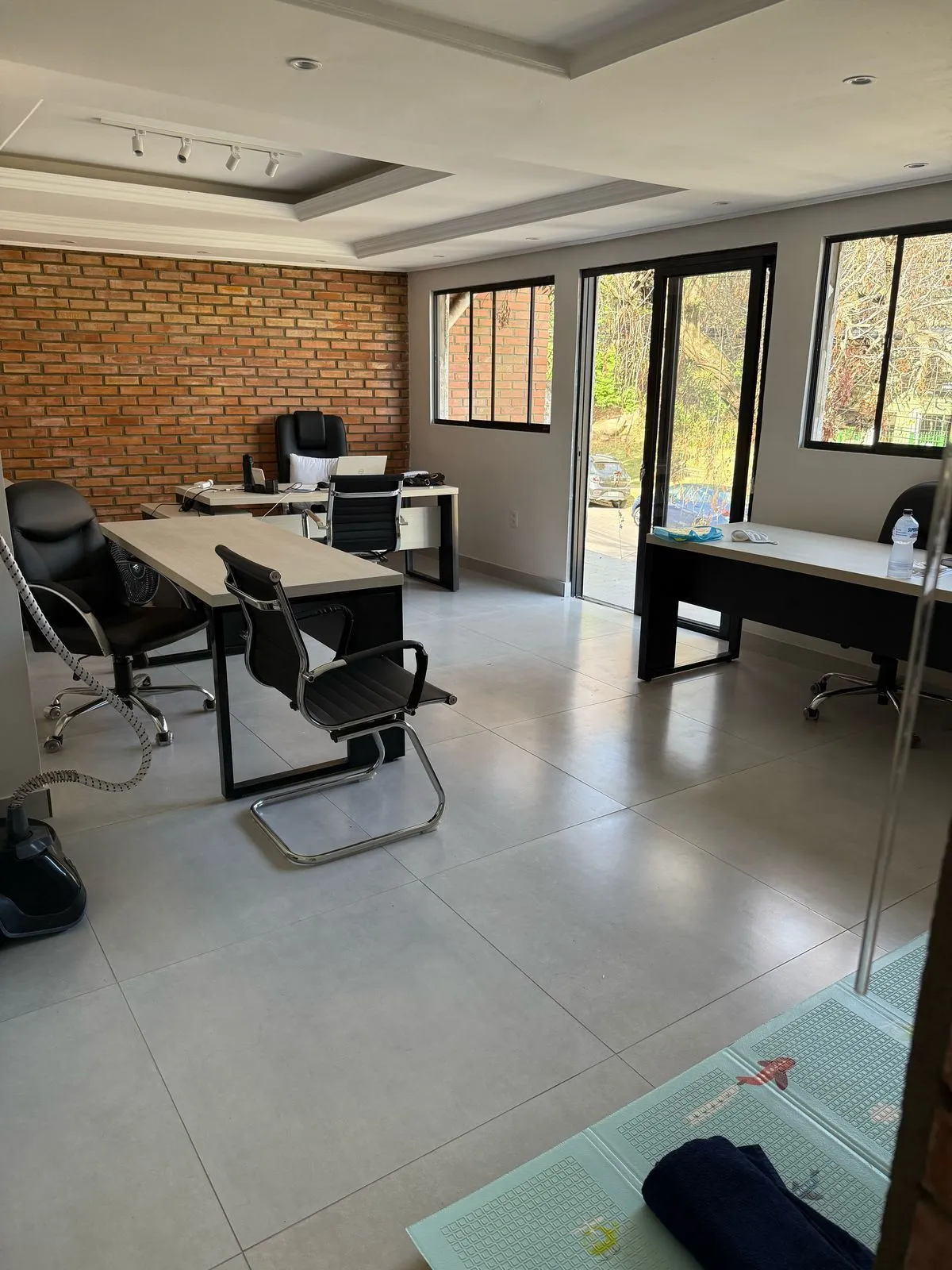 Imagem Casa com 03 quartos e 02 vagas de garagem