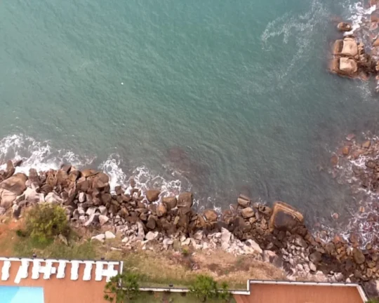 Imagem Aluguel de Apartamento de Luxo com 4 Quartos e 355m² na Praia das Astúrias, Guarujá-SP! Baia Blanca Galhetas