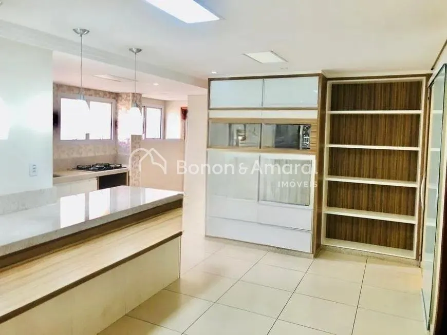 Imagem Apartamento de Alto Padrão à Venda no Cambuí - 330 m² com 4 Quartos e Lazer Completo