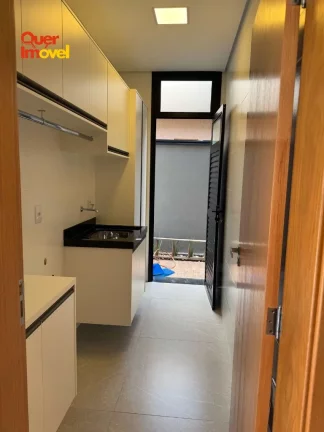 Imagem Casa em condomínio de alto padrão à venda em Ribeirão Preto-SP. 4 quartos, 4 suítes, 6 banheiros, 4 vagas de garagem. 192,85 m². Quer Imóvel Negócios Imobiliários.