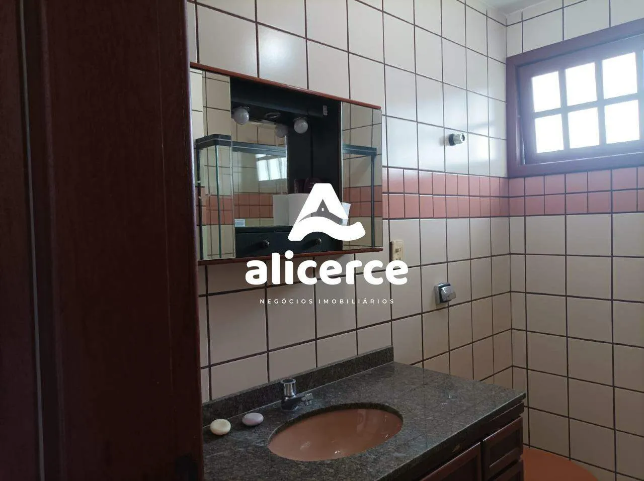 Imagem Casa à venda l 4 quartos, 1 suíte l 286m² l Tapera - Florianópolis/SC