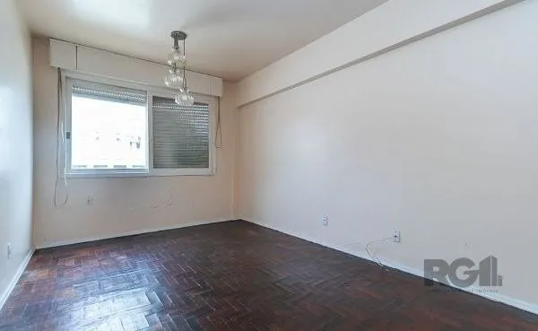 Imagem Apartamento no bairro Floresta de 2 dormitórios dependência e vaga DESOCUPADO