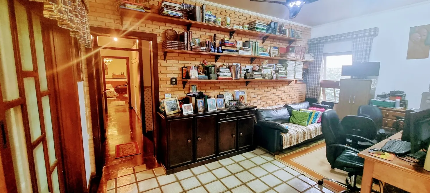 Imagem Residência Exclusiva com Piscina, Lago Ornamental e 3 Suítes