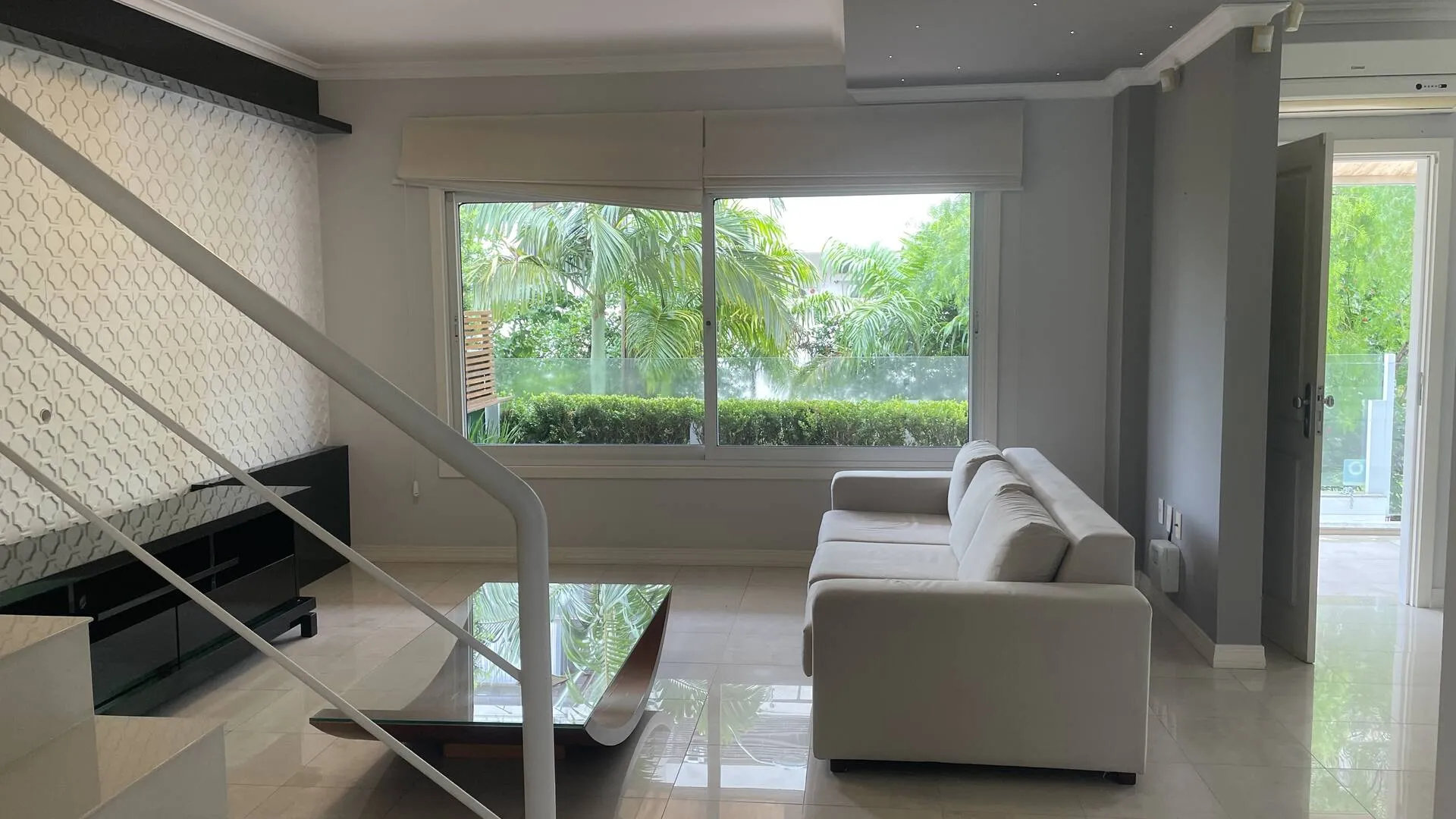 Imagem Casa Em Jurerê - 600 metros da praia