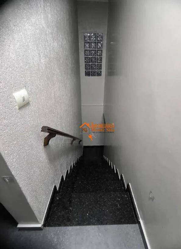 Imagem Sobrado com 3 dormitórios à venda, 356 m² por R$ 970.000 - Jardim Munhoz - Guarulhos/SP