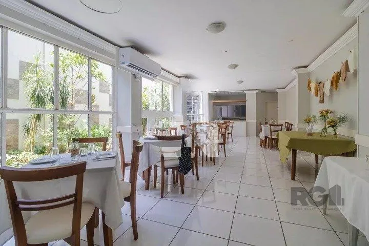 Imagem Apartamento com 2 dormitórios reversível para 3, e condomínio com portaria 24h, salão de festas, quadra e playground. Próximo à Orla e BarraShopping.
