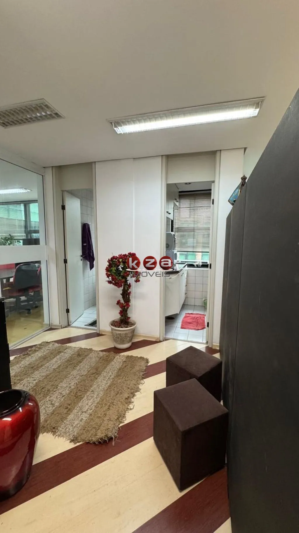 Imagem Sala comercial com 85 metros no Edificio Banco América do Sul, em Campinas-SP, 2 salas, 2 banheiros, 2 vagas.