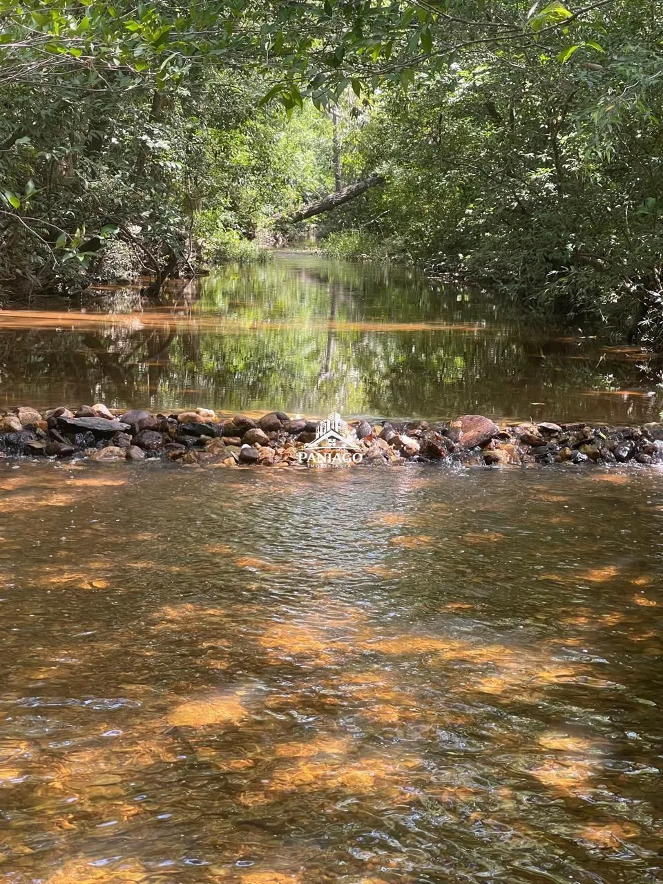 Imagem Chácara Porteira Fechada à Venda Próximo à Cuiabá com Piscina, Rio e Campo Socie