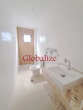 Imagem Casa sobreposta térrea à venda com 100m², 3 suítes, 2 vagas, piscina por R$1.025.000,00 no Embaré em Santos
