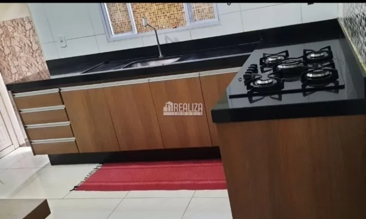 Imagem Casa à venda no bairro Jardim Elza Amuí IV, em Uberaba - 3 quartos, churrasqueira e móveis planejados
