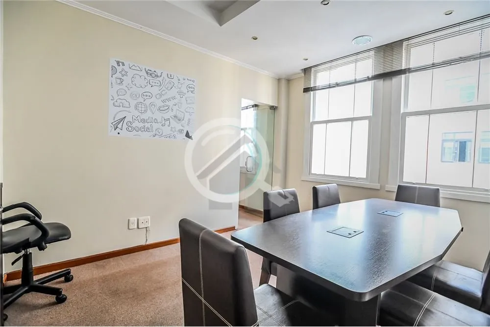 Imagem Tenho uma ótima sala comercial disponível para você no centro histórico da cidade. A sala possui...
