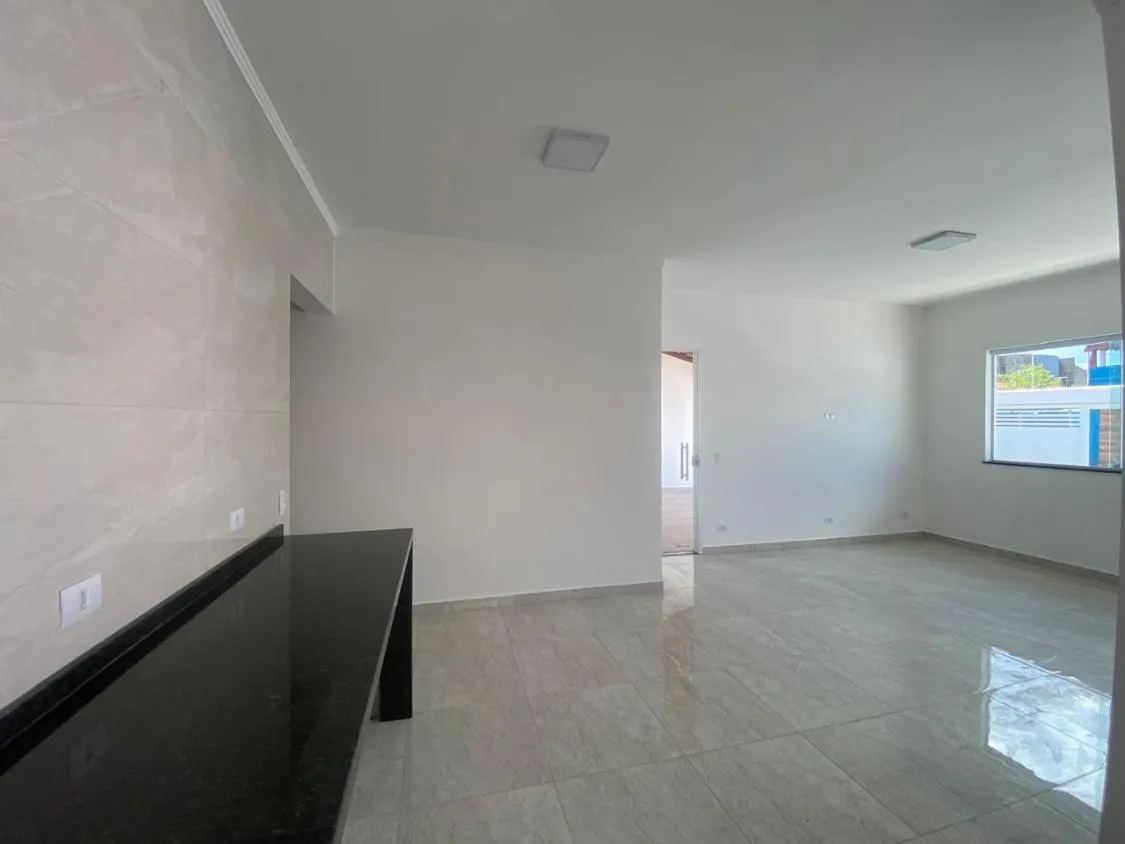 Imagem LINDA CASA NOVA COM PISCINA A 520 METROS DO MAR NO BOPIRANGA
