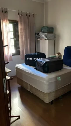 Imagem Imperdível Casa à Venda em São Paulo-SP, na Vila Mariana: 3 Quartos, 1 Suíte, 2 Salas, 2 Vagas de Garagem - 140m² de Área.