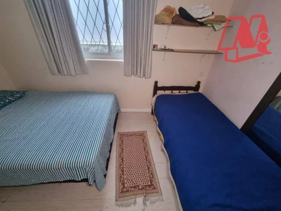 Imagem Casa com 5 dormitórios e pátio próximo à Redenção