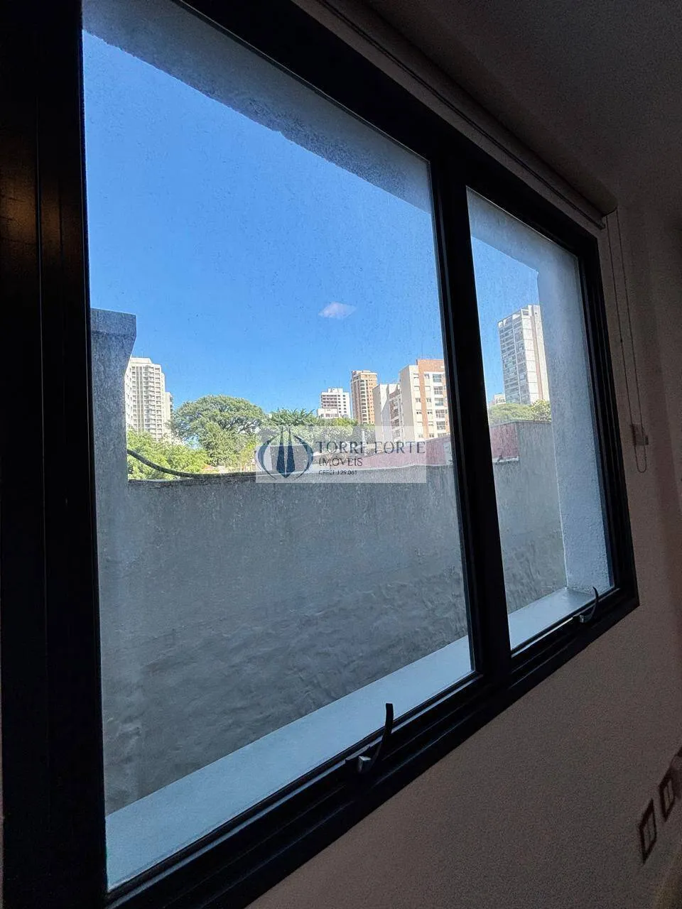 Imagem Ótima sala comercial com 32 m², 2 banheiros, 1 vaga de garagem na Perdizes.