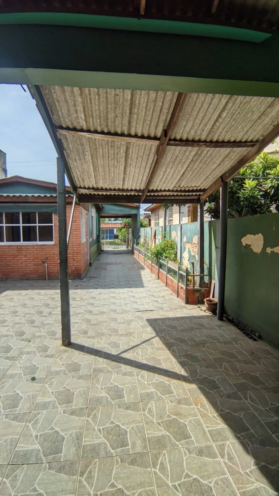 Imagem Casa com pátio, 2 dormitórios, Avenida Vinte e Um de Abril - bSarandi
