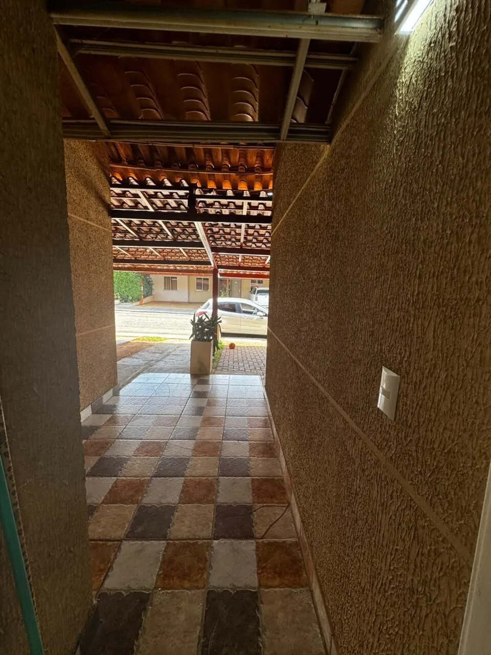Imagem Casa térrea em condomínio. 2 quartos com 2 vagas.