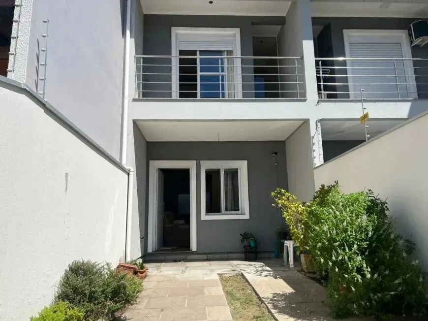 Casa a venda no bairro São José com 2 quartos / 2 suítes / 3 banheiros