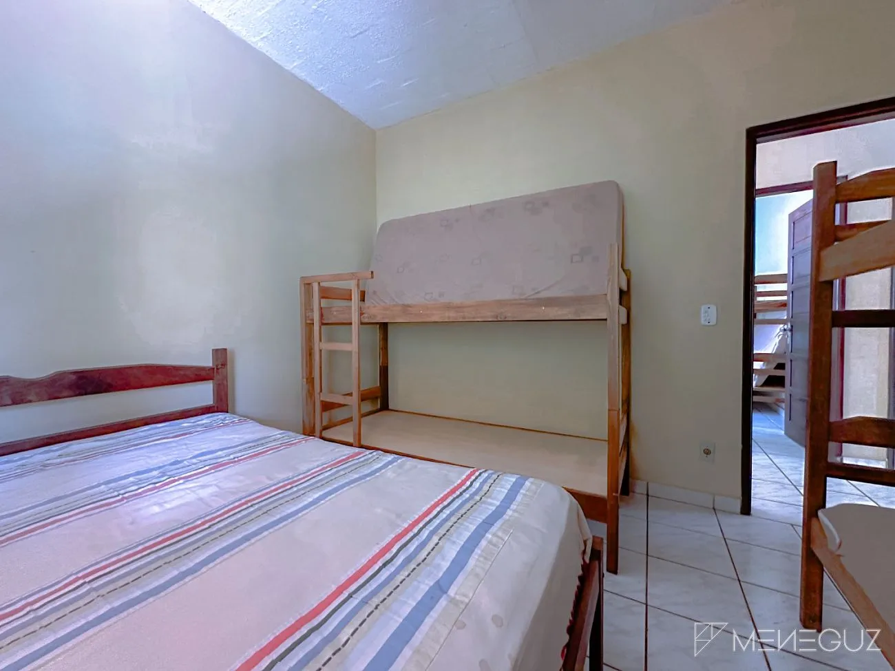 Imagem Casa na Av. Copacabana - Praia do Morro | 4 quartos (suíte) + casa 2 quartos nos fundos | 360 m² de terreno | 6 vagas