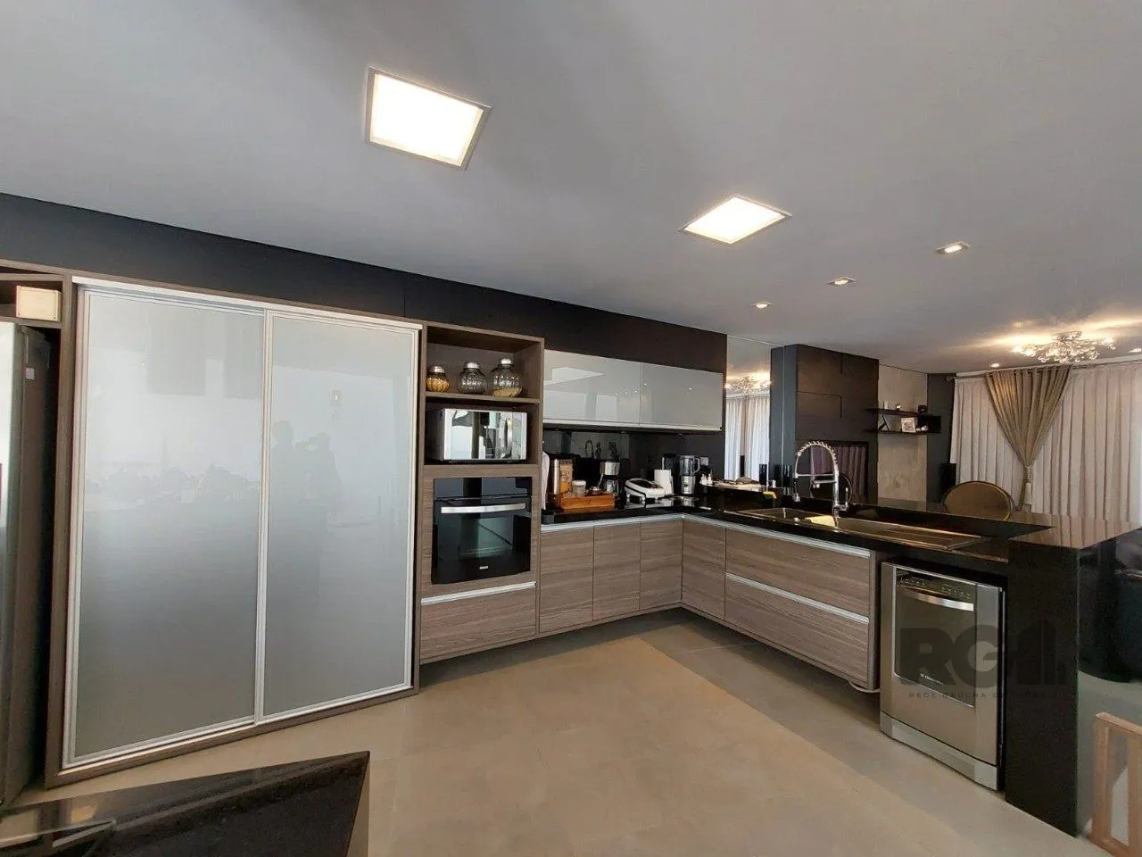 Imagem Casa para Venda - 296m², 3 dormitórios, sendo 1 suites, 3 vagas - Vila Nova, Poa