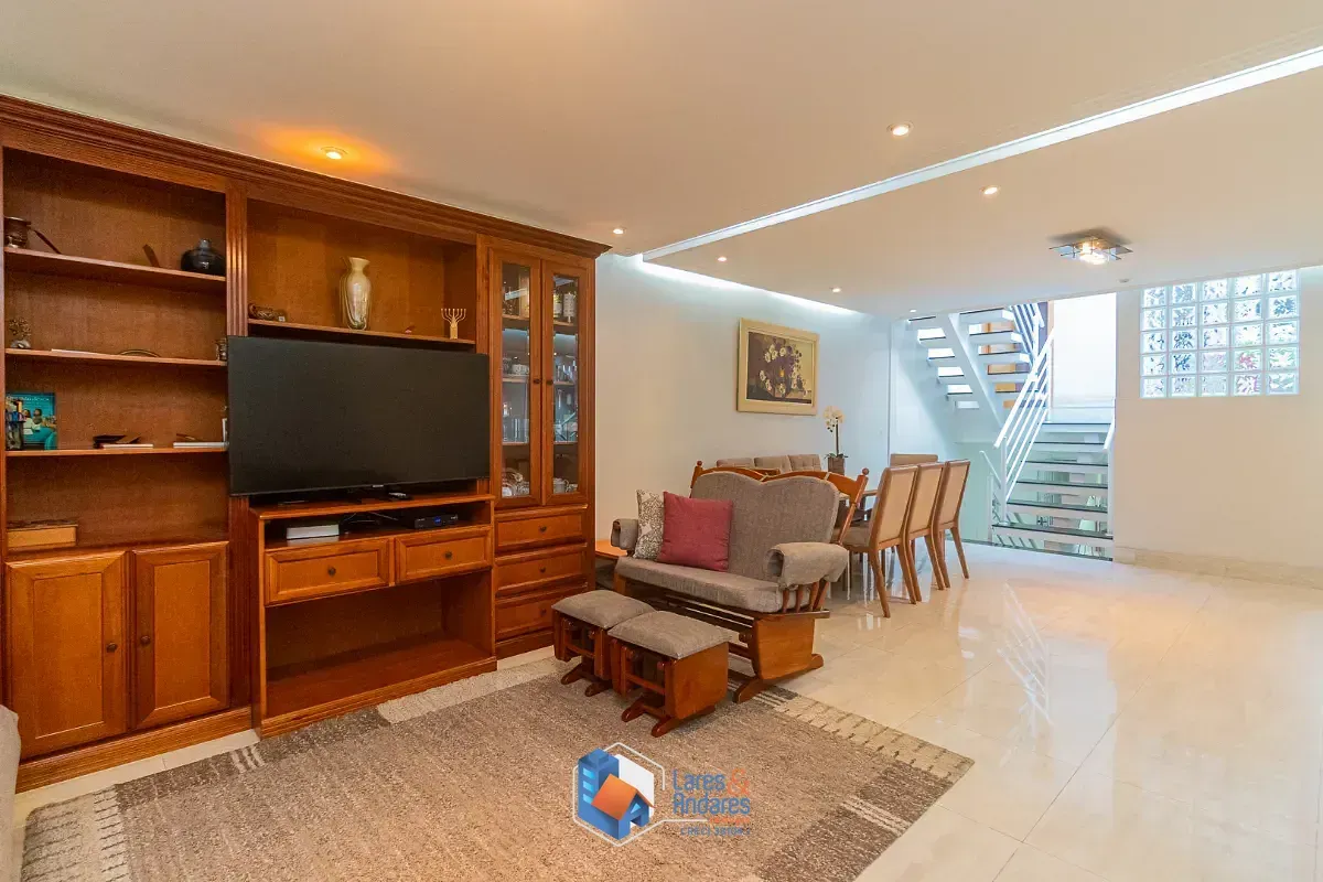Imagem Sobrado para venda em Jardim Maria Estela com 3 quartos, sendo 3 suítes, 150m²