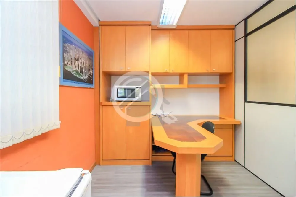 Imagem Ótima sala comercial dividida em três ambientes, mobiliada, localizada no bairro Higienópolis à ...