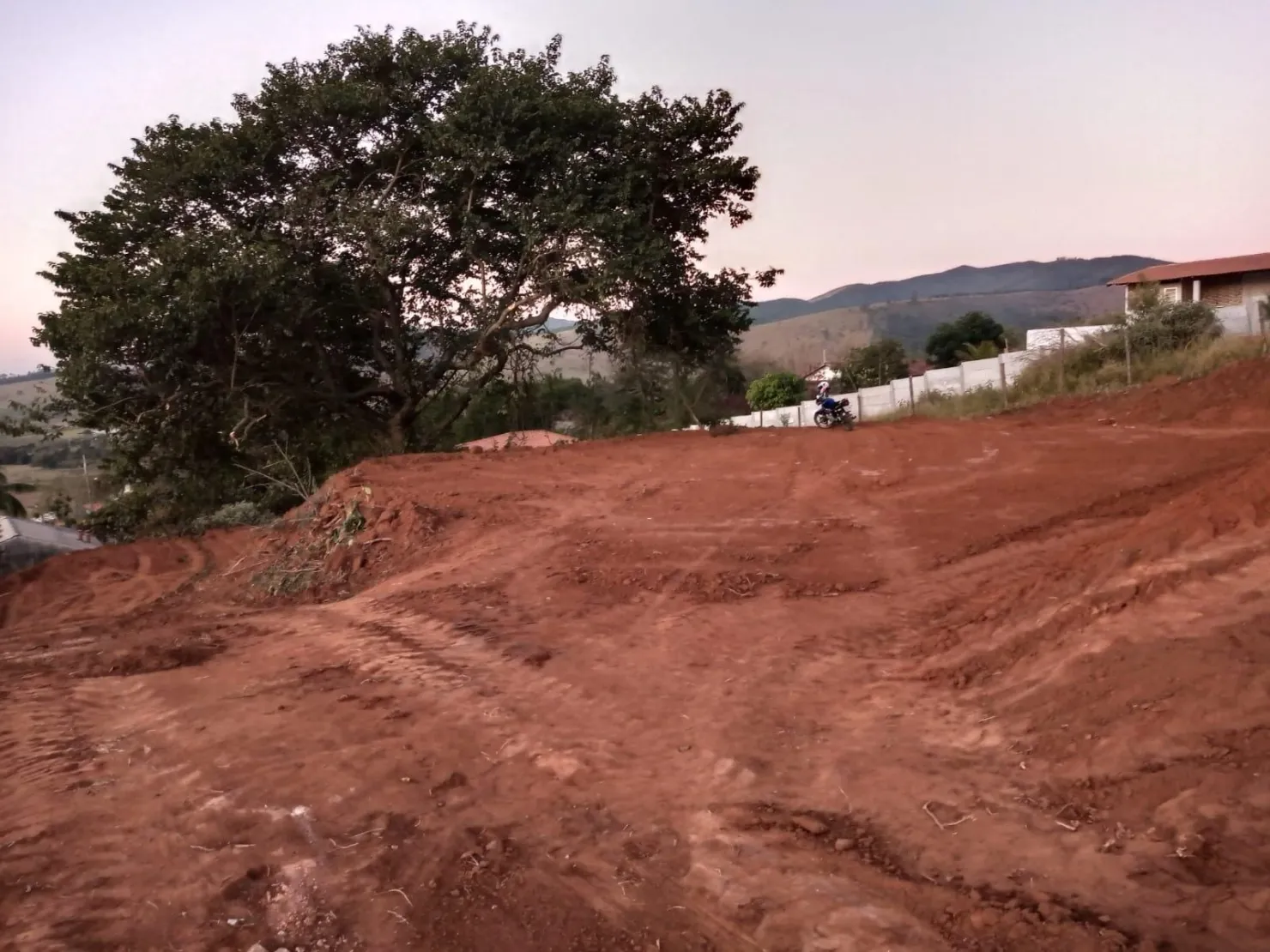 Foto do imóvel Terreno à Venda em Pindamonhangaba - 1.300 m² na Avenida Principal