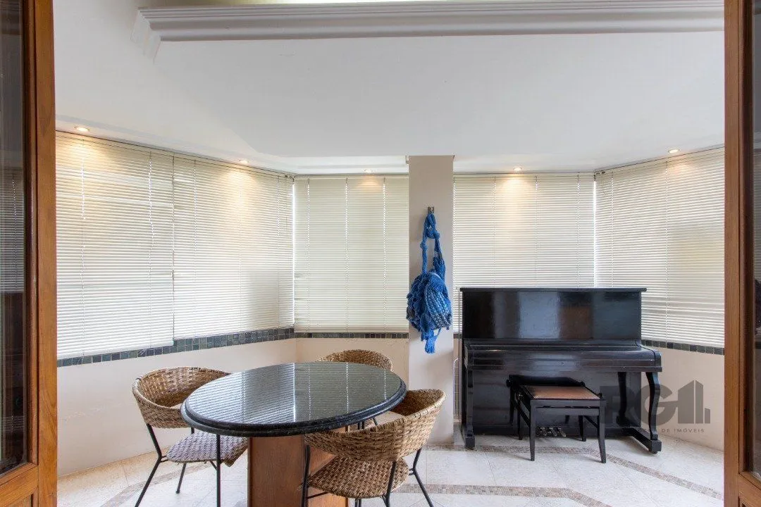 Imagem Apartamento semi mobiliado de 3 quartos com suíte no bairro Tristeza junto ao Colégio Mãe de Deus